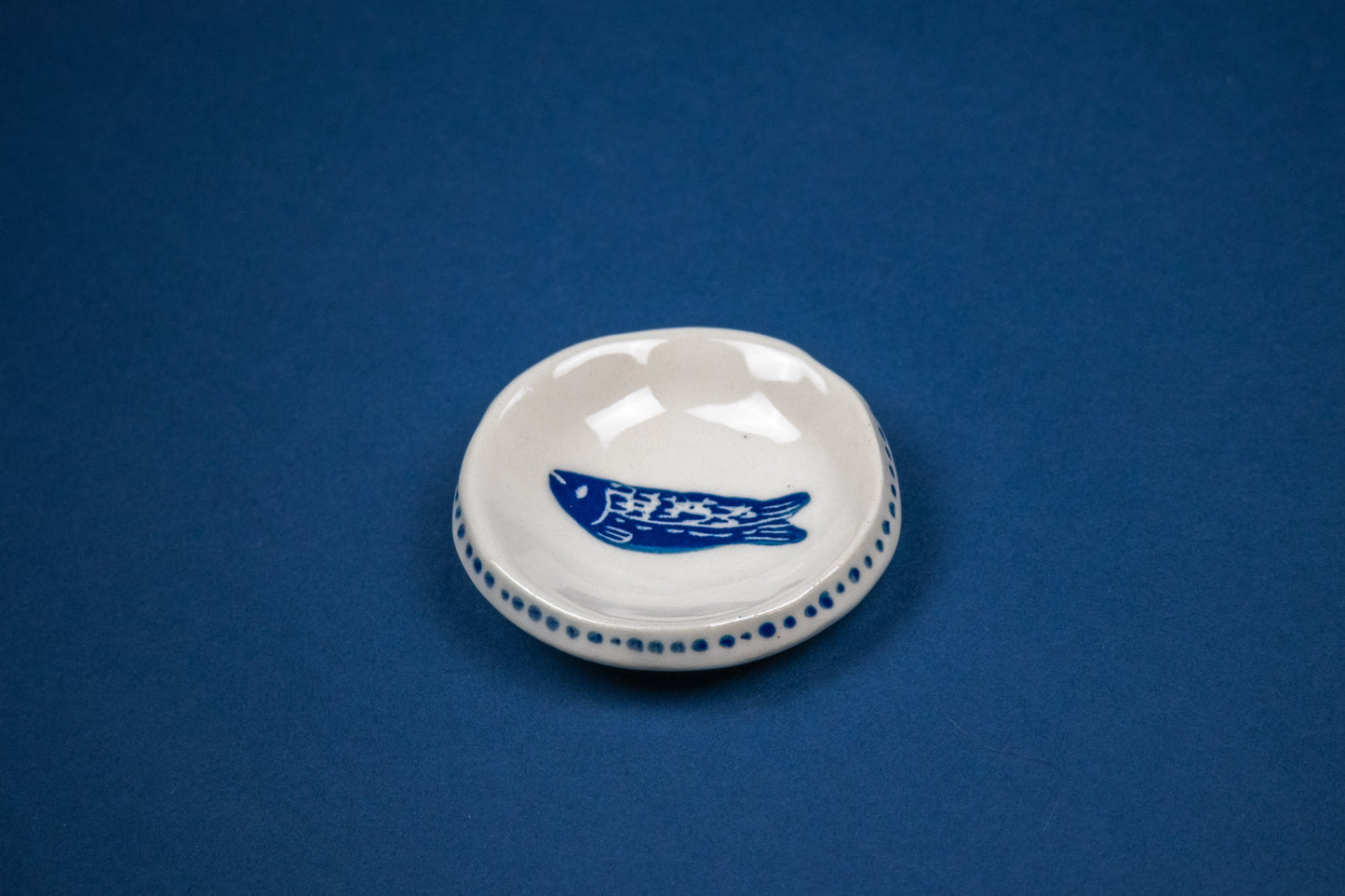 Mini Fish 2" with dotted rim