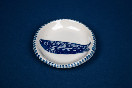 Single Fish Circle with Striped Rim 3.5"