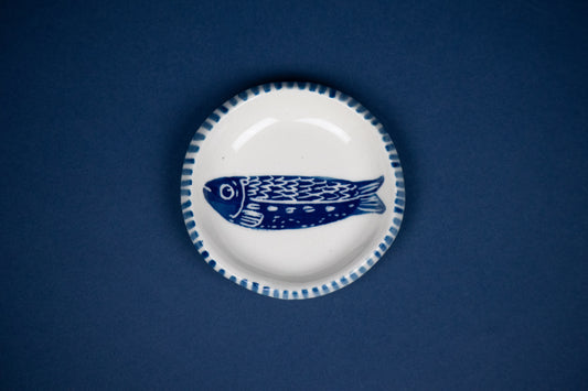 Single Fish Circle with Striped Rim 3.5"